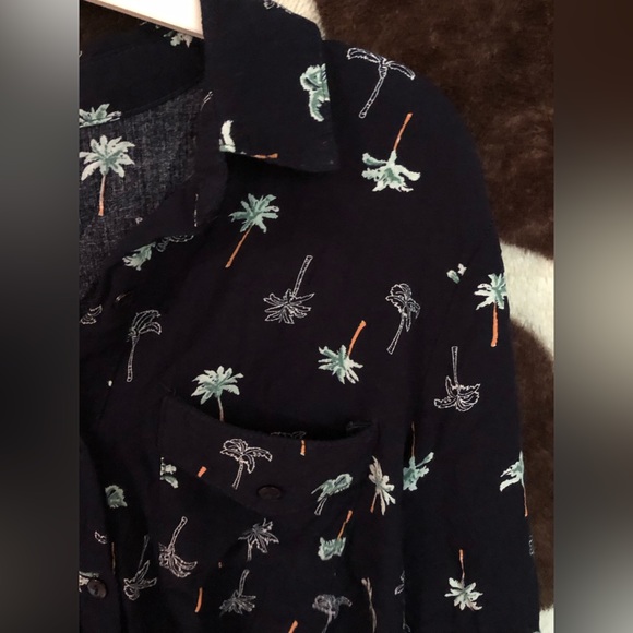 Love notes palm tree🌴 button up women’s blouse - Picture 4 of 5
